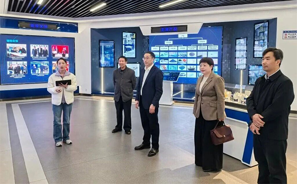 江西理工大學(xué)黨委書(shū)記劉祖文率隊(duì)調(diào)研頂立科技 (2).jpg